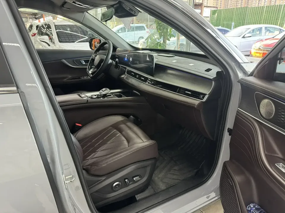 Chery Tiggo 8 Pro 290T two-wheel drive deep space version 5 seats 2023 — миниатюра 3
