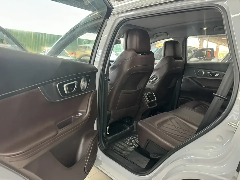 Chery Tiggo 8 Pro 290T two-wheel drive deep space version 5 seats 2023 — миниатюра 5