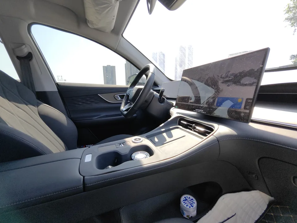 Chery Tiggo 8 PLUS Tiggo 8 PLUS 2024 championship version Kunpeng 290TGDI DCT luxury version 7 seats 2025 — миниатюра 4