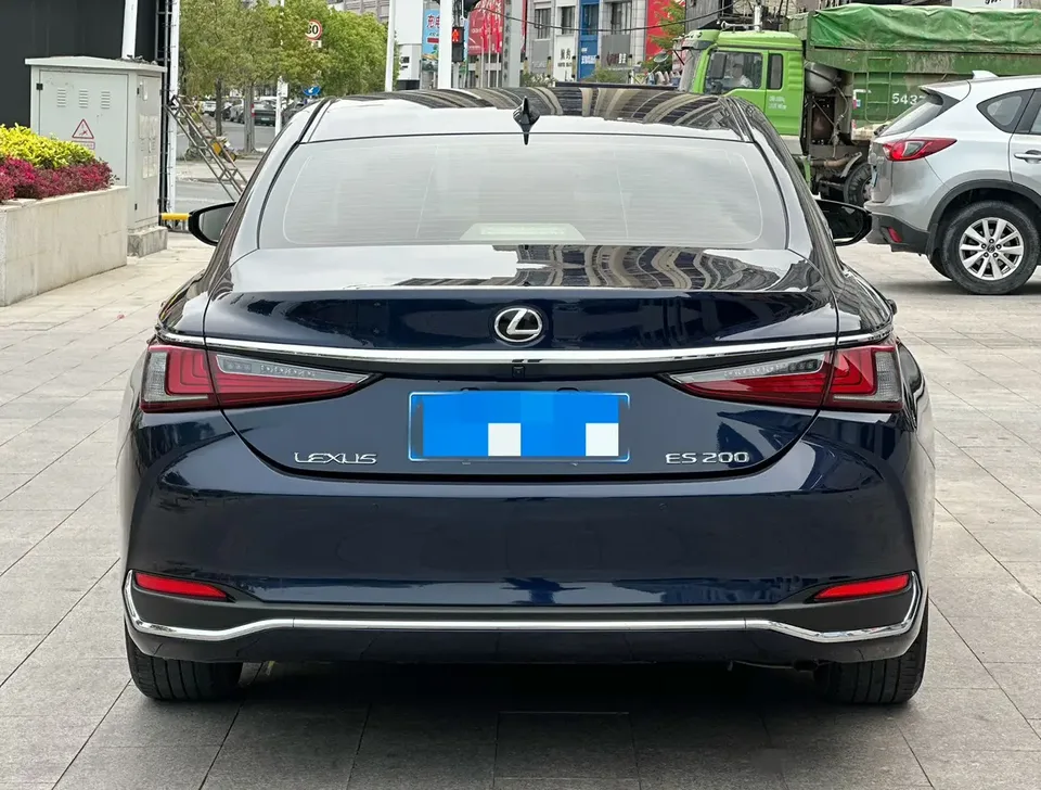 Lexus ES 200 Excellence Edition 2022 — миниатюра 2