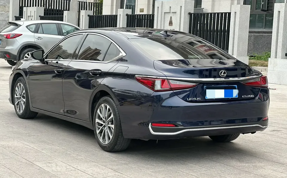 Lexus ES 200 Excellence Edition 2022 — миниатюра 4