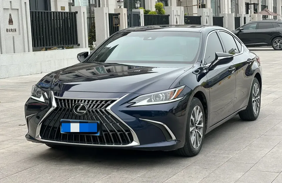 Lexus ES 2022