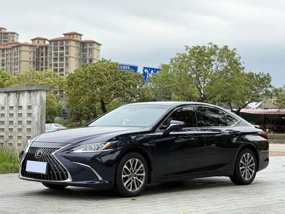 Lexus ES 2022