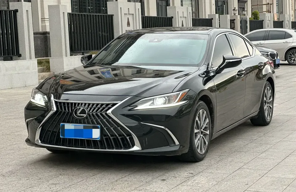 Lexus ES 2023