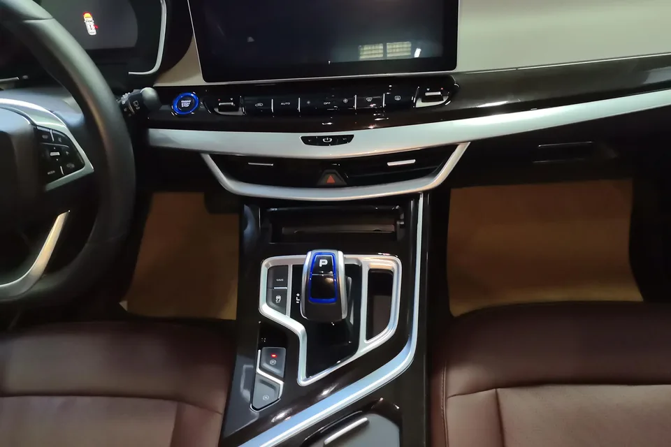 Geely Jiaji PHEV Jiaji PHEV 2022 1.5TD PHEV Platinum model 82km comfort model 2022 — миниатюра 2