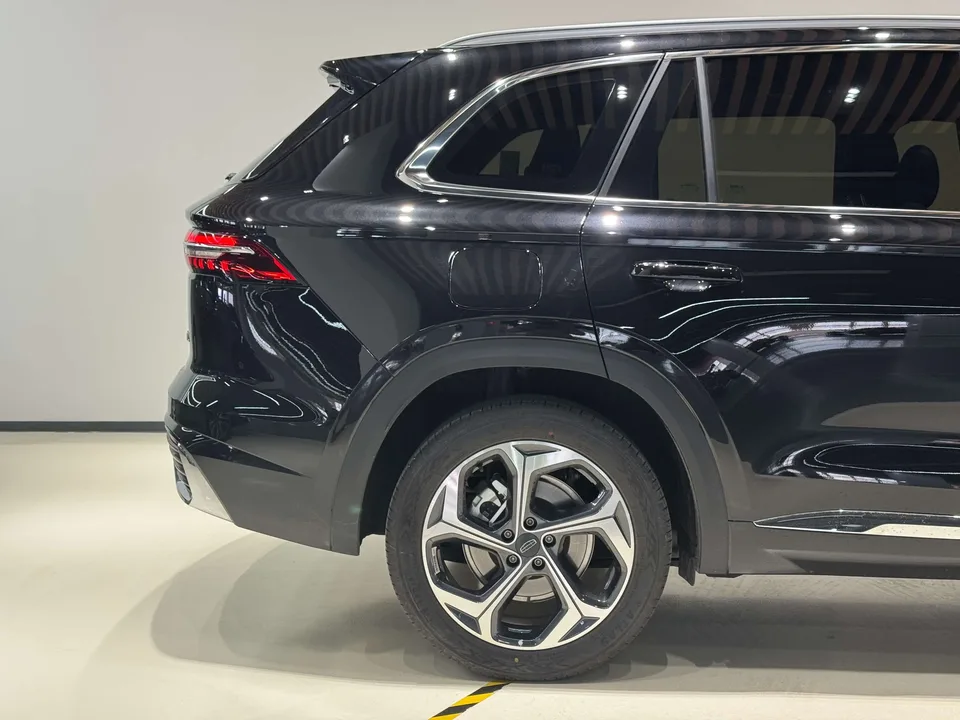 Geely Monjaro 2.0TD DCT EVO 2WD Changfeng Edition 2025 — миниатюра 5