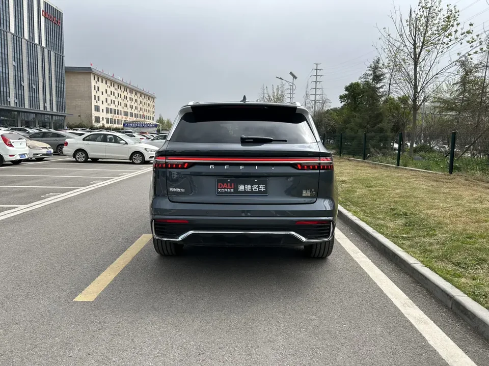 Geely Monjaro Geely Xingyue L 2026 2.0TD High-Power Automatic Two-Wheel Drive Oriental Star Edition 2026 — миниатюра 2