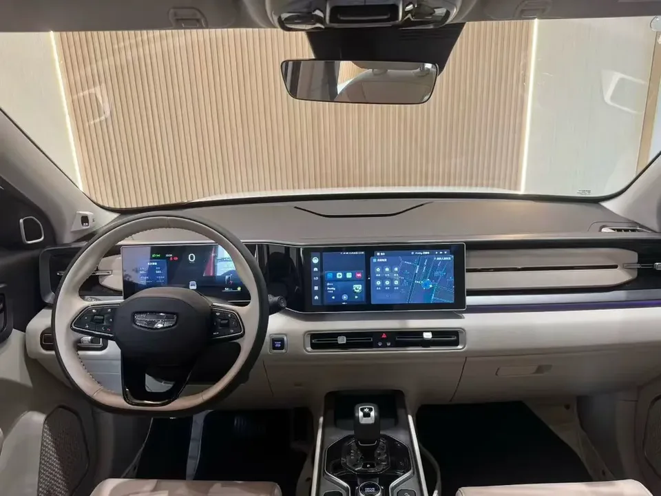 Geely ICON Geely ICON 2023 1.5TD Chocolate Edition 2024 — миниатюра 2