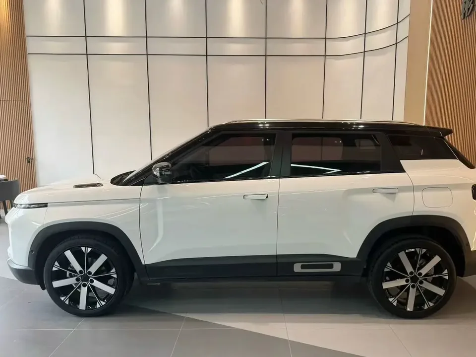 Geely ICON Geely ICON 2023 1.5TD Chocolate Edition 2024 — миниатюра 3
