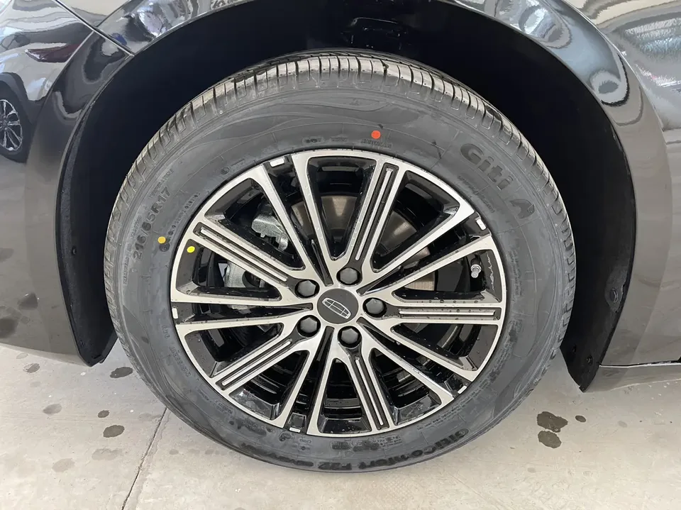 Geely Xingrui Xingrui 2026 1.5T Dongfang Yao Fuyao Edition 2026 — миниатюра 3