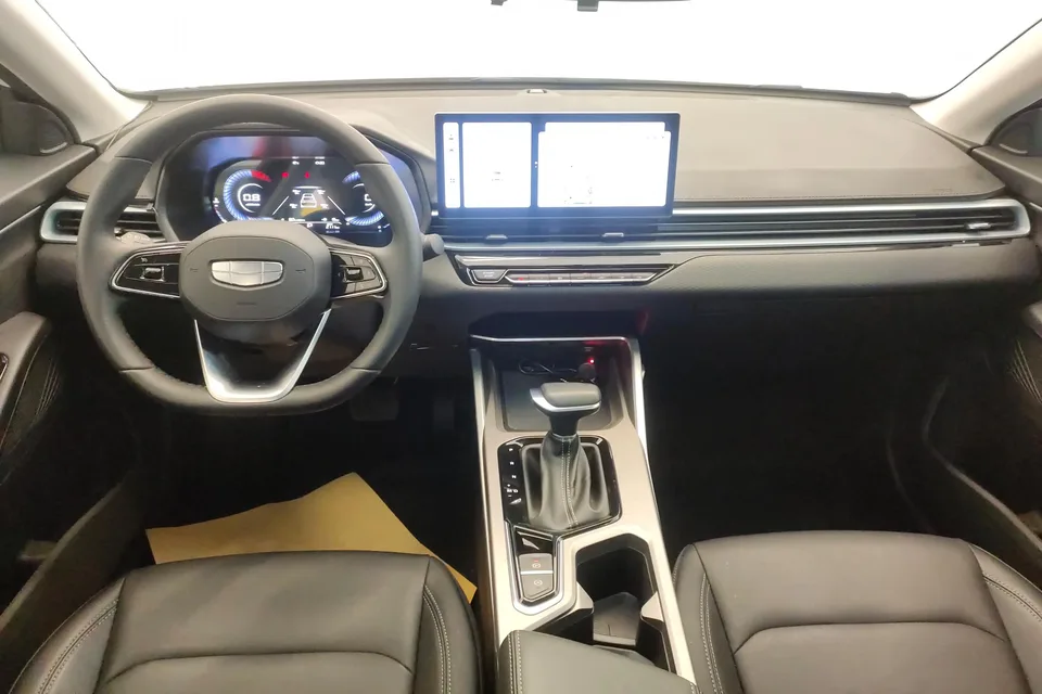 Geely Emgrand Emgrand 2025 Emgrand 2025 4th Generation 1.5L CVT Longteng Edition 2025 — thumbnail 3