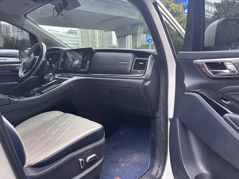 GAC Trumpchi M8 Lead Show Series 390T Supreme Welfare Edition 2022 — миниатюра 3