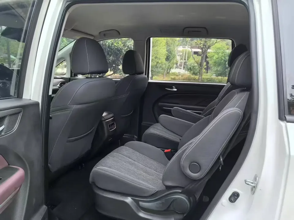 GAC Trumpchi M6 Trumpchi M6 2021 270T automatic elite version 7 seats 2023 — миниатюра 3