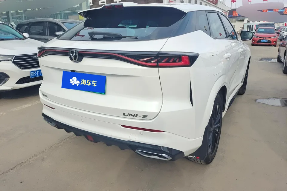Changan UNI-Z PHEV Blue Whale iDD 125KM Leading Edition 2024 — миниатюра 3