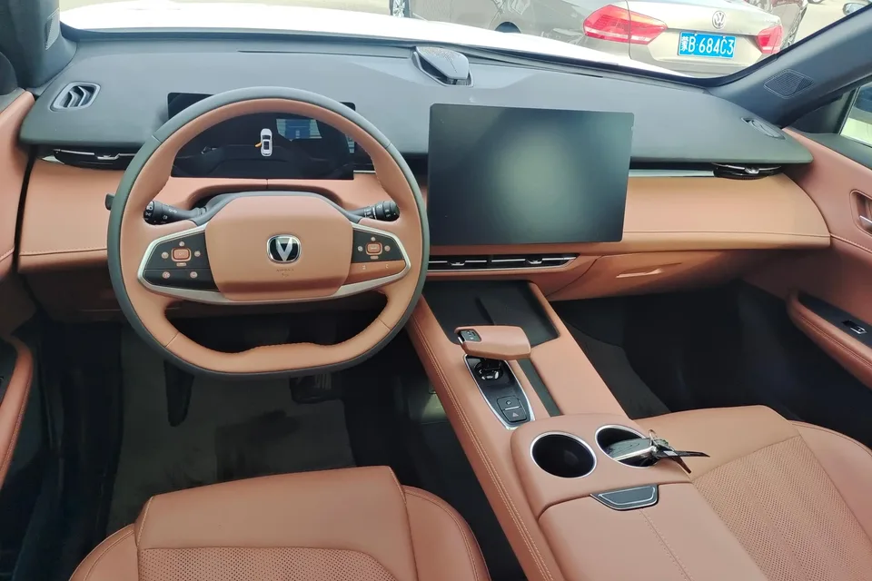 Changan UNI-Z PHEV Blue Whale iDD 125KM Leading Edition 2024 — миниатюра 5