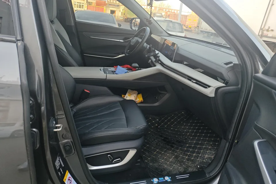 Changan CS75PLUS third generation champion version 1.5T automatic intelligent driving dynamic navigation model 2025 — миниатюра 2