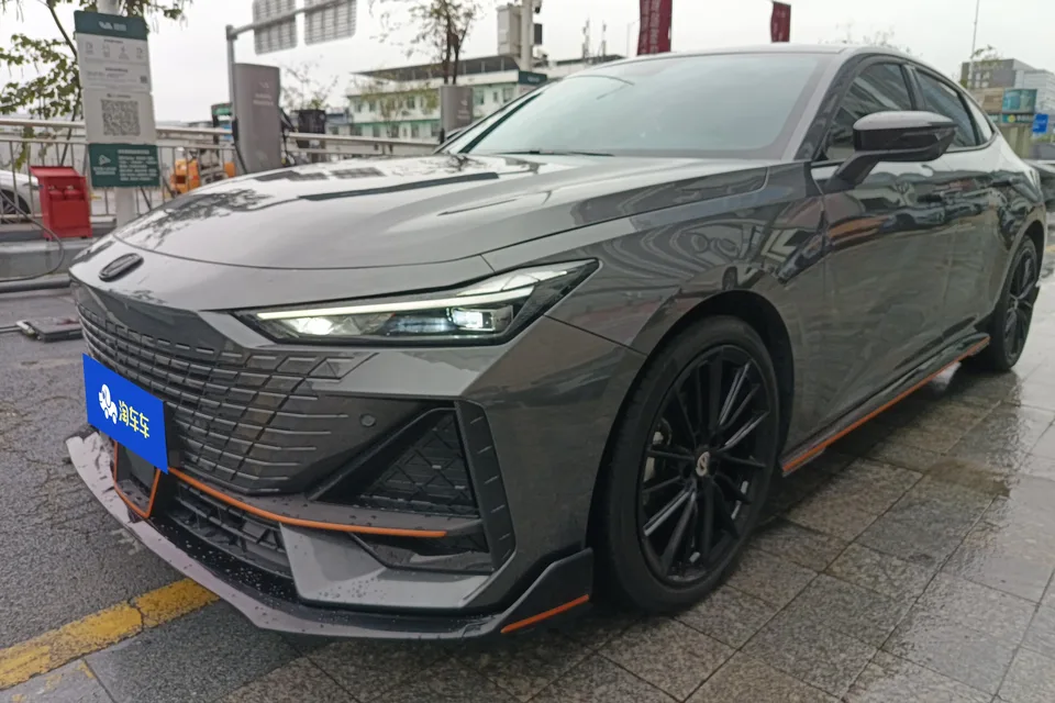 Changan UNI-V UNI-V 2023 1.5T Premium Edition 2024 — photo 1, buy with delivery to Moscow