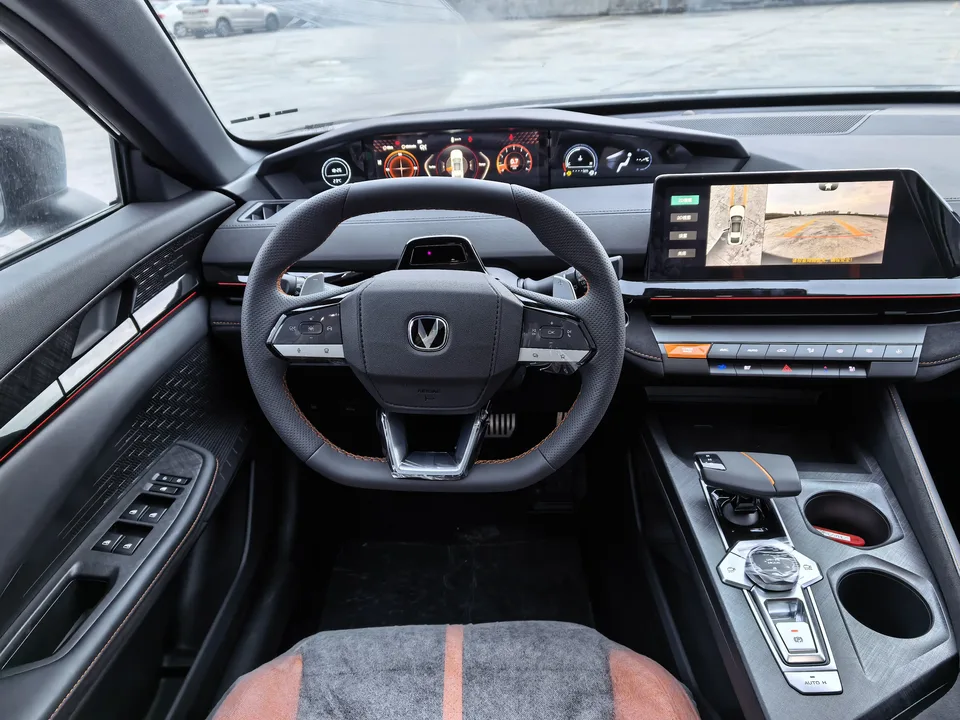Changan UNI-V UNI-V 2024 1.5T Sports Edition 2026 — thumbnail 4