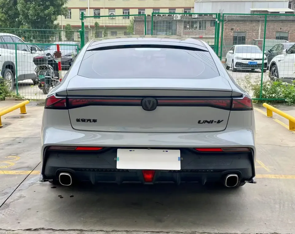 Changan UNI-V 1.5T Smart Pilot Edition 2022 — миниатюра 2
