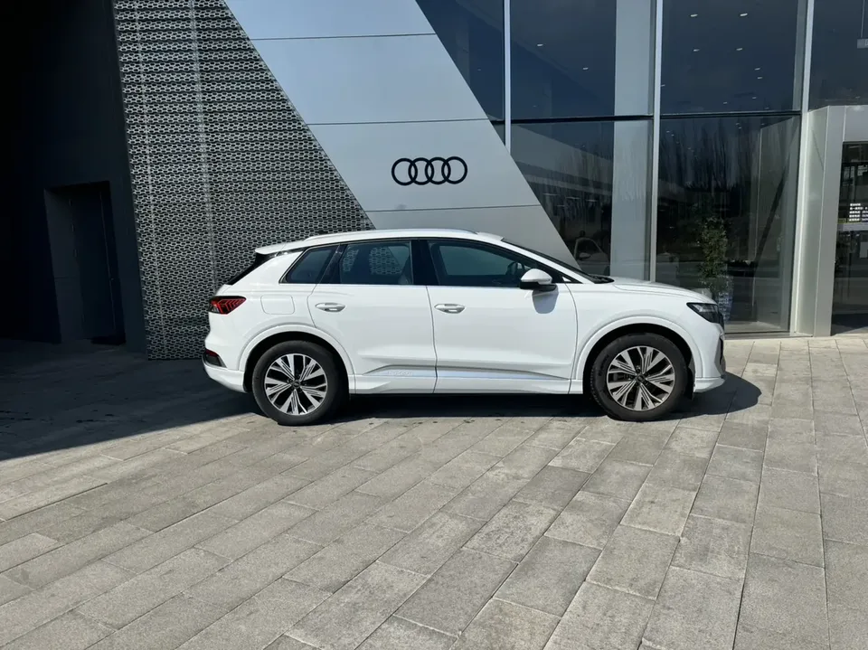 Audi Q4 e-tron Audi Q4 e-tron 2024 40 e-tron Creative Edition 2024 — миниатюра 4