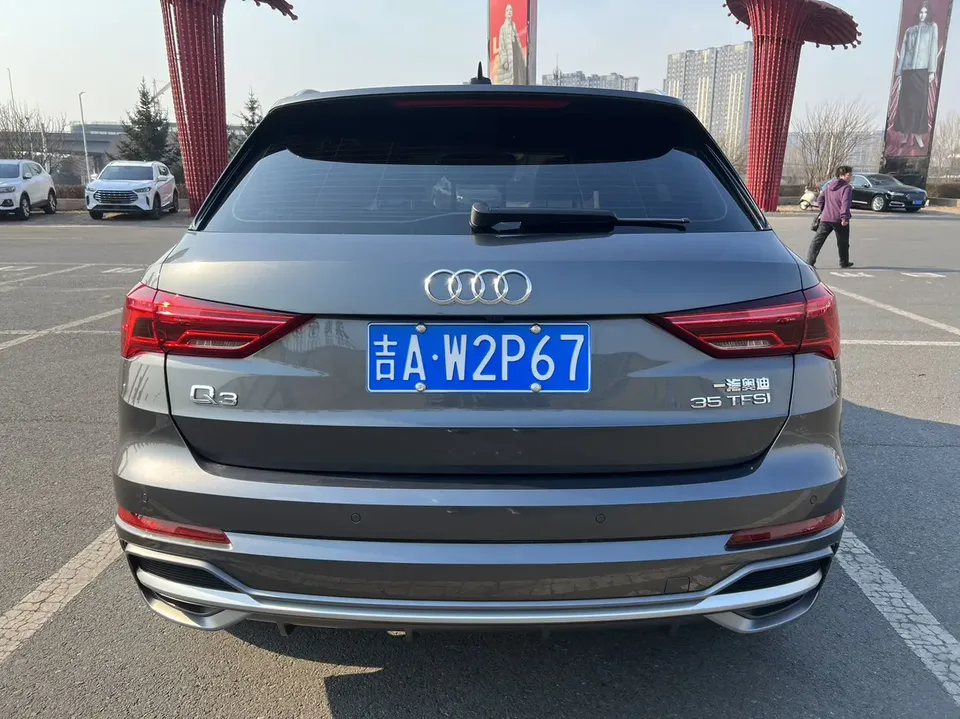 Audi Q3 Audi Q3 2022 35 TFSI Fashionable and Dynamic 2022 — миниатюра 2