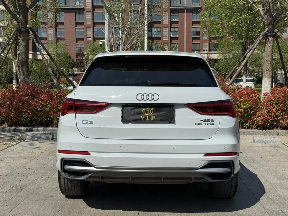 Audi Q3 Audi Q3 2022 35 TFSI Fashionable and Dynamic 2022 — миниатюра 2