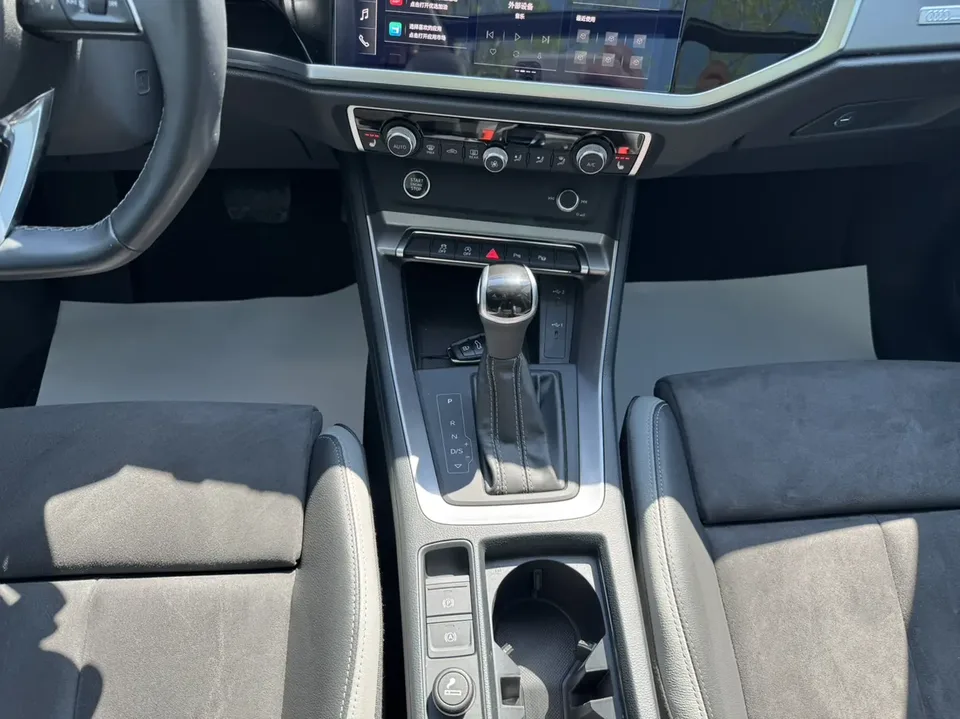 Audi Q3 Audi Q3 2022 35 TFSI Fashionable and Dynamic 2022 — миниатюра 3