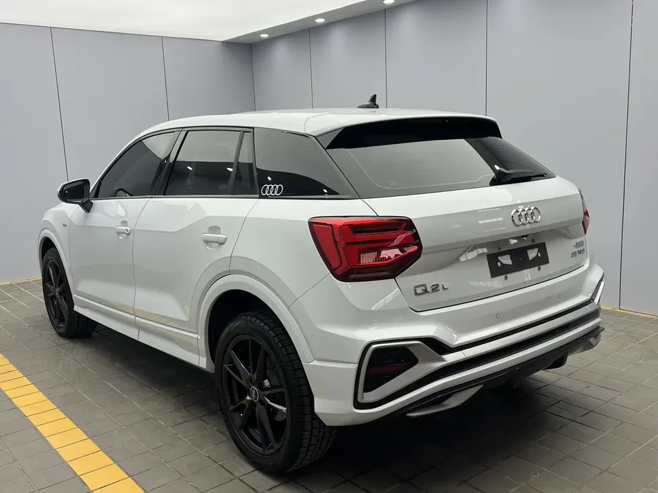 Audi Q2L Audi Q2L 2022 35 TFSI aggressive and dynamic model 2022 — миниатюра 2