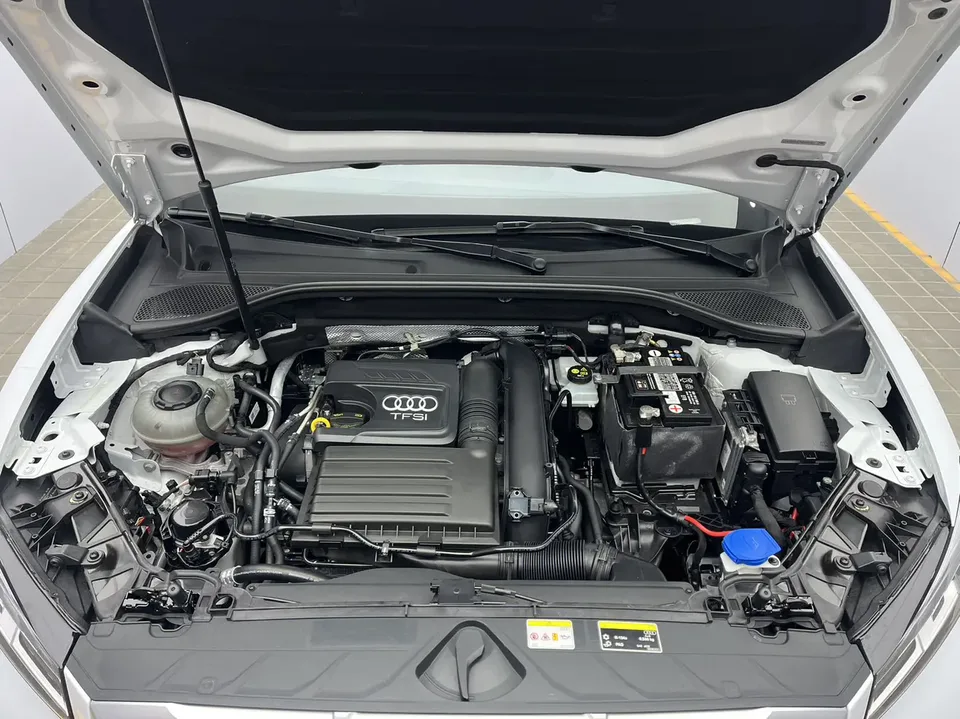 Audi Q2L Audi Q2L 2022 35 TFSI aggressive and dynamic model 2022 — миниатюра 3