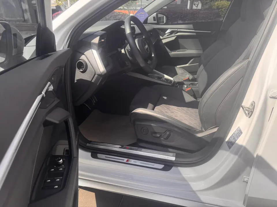 Audi A3 facelift A3L Limousine 35 TFSI luxury sports model 2024 — миниатюра 4