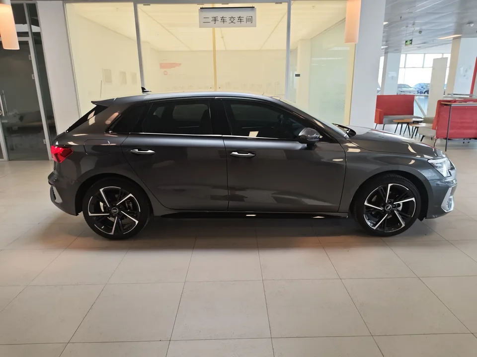 Audi A3 Audi A3 2024 Sportback 35 TFSI stylish and sporty 2024 — миниатюра 4