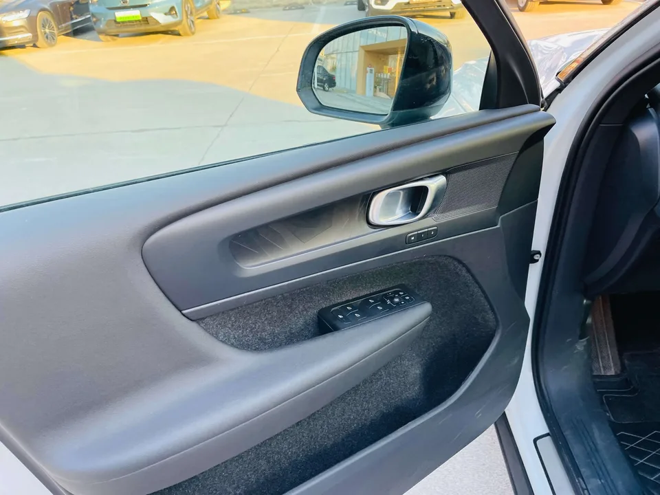 Volvo XC40 EV Volvo XC40 EV 2023 Long Range Edition 2023 — миниатюра 3