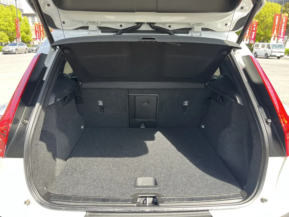 Volvo XC40 Volvo XC40 2023 B3 Zhiyuan Luxury Edition 2022 — миниатюра 4