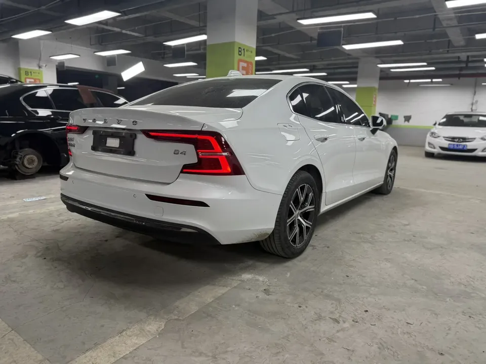 Volvo S60 Volvo S60 2023 B4 Zhiyuan Luxury Edition 2022 — миниатюра 2