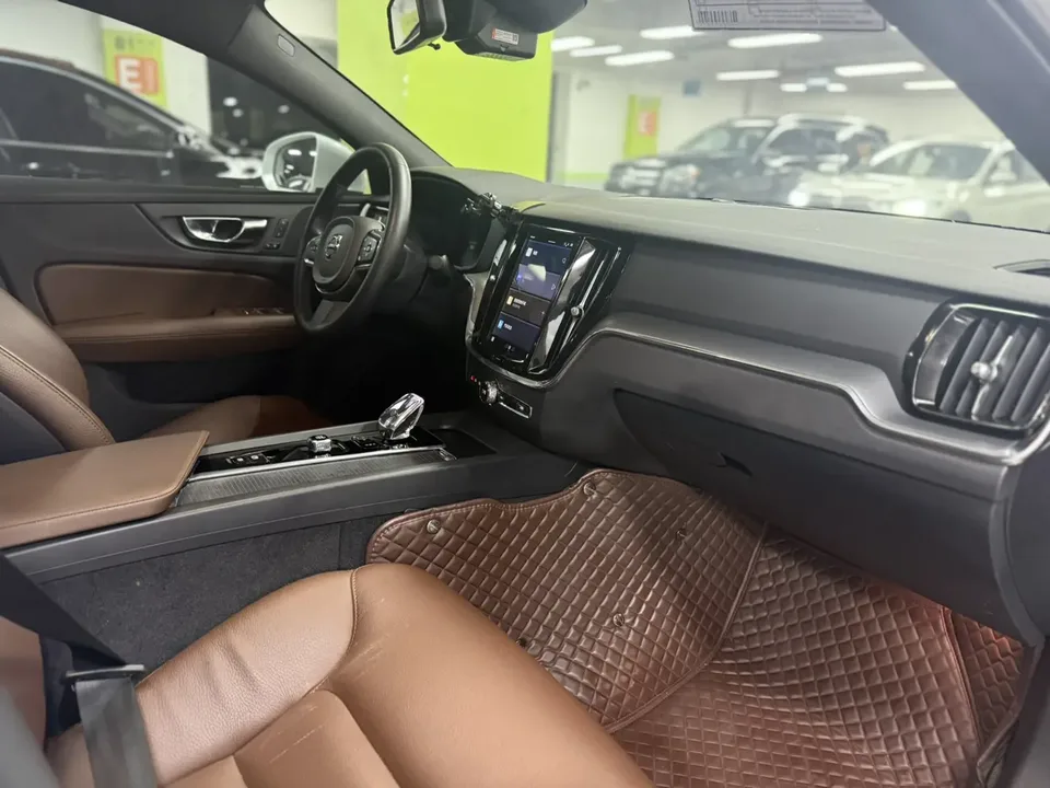 Volvo S60 Volvo S60 2023 B4 Zhiyuan Luxury Edition 2022 — миниатюра 3