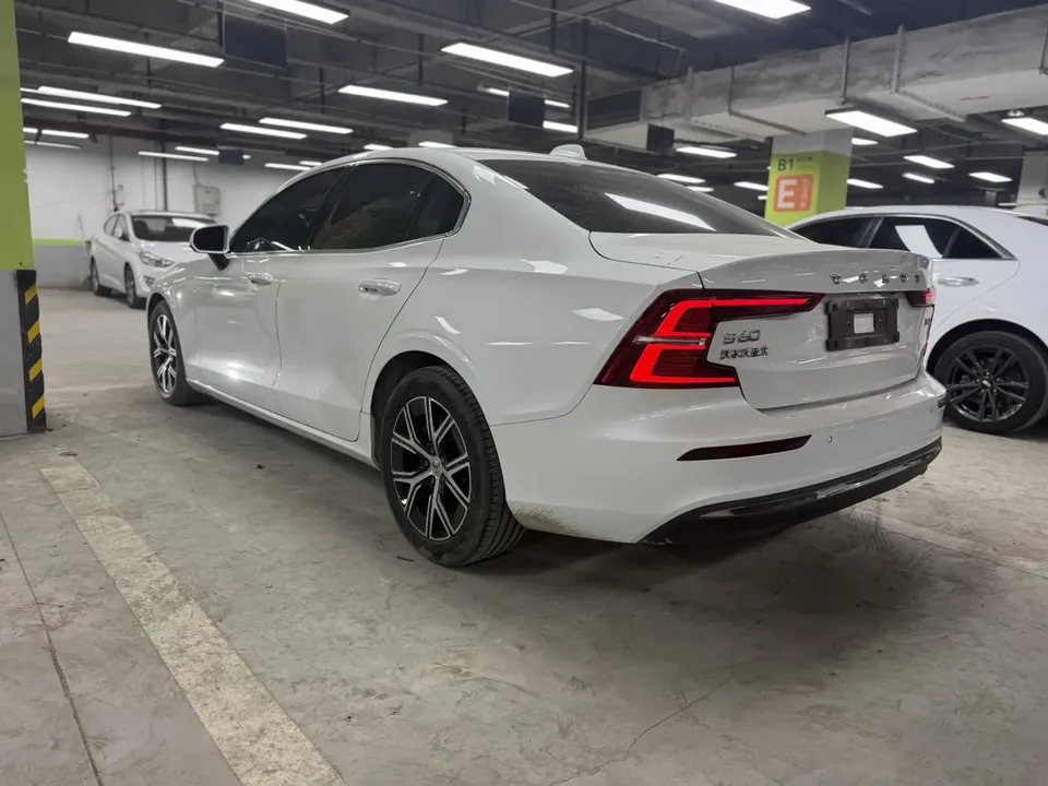 Volvo S60 Volvo S60 2023 B4 Zhiyuan Luxury Edition 2022 — миниатюра 4
