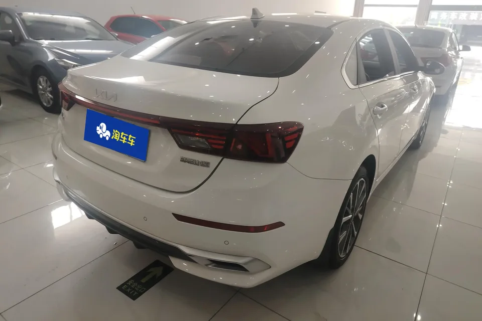 Kia K3 facelift 1.5L CVT fashion version 2023 — миниатюра 3