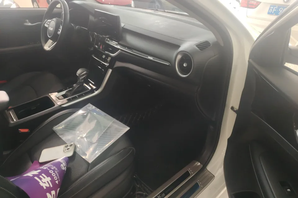 Kia K3 facelift 1.5L CVT fashion version 2023 — миниатюра 4
