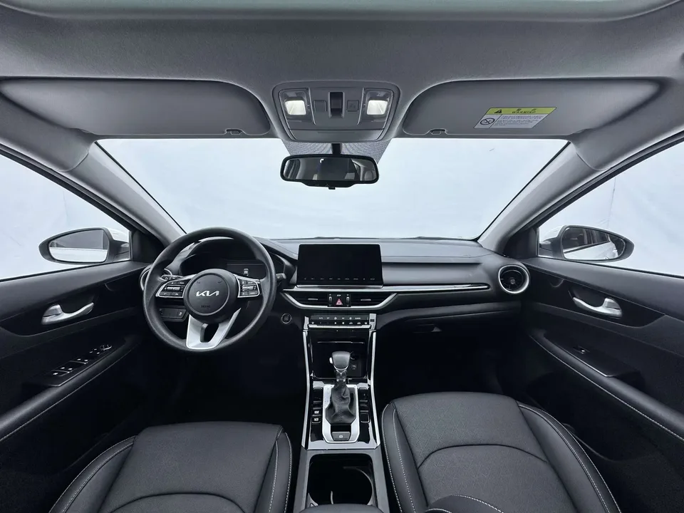 Kia K3 facelift 1.5L CVT fashion version 2023 — миниатюра 3