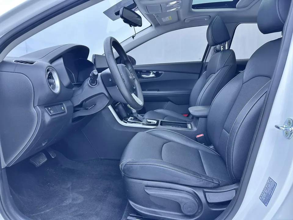 Kia K3 facelift 1.5L CVT fashion version 2023 — миниатюра 4