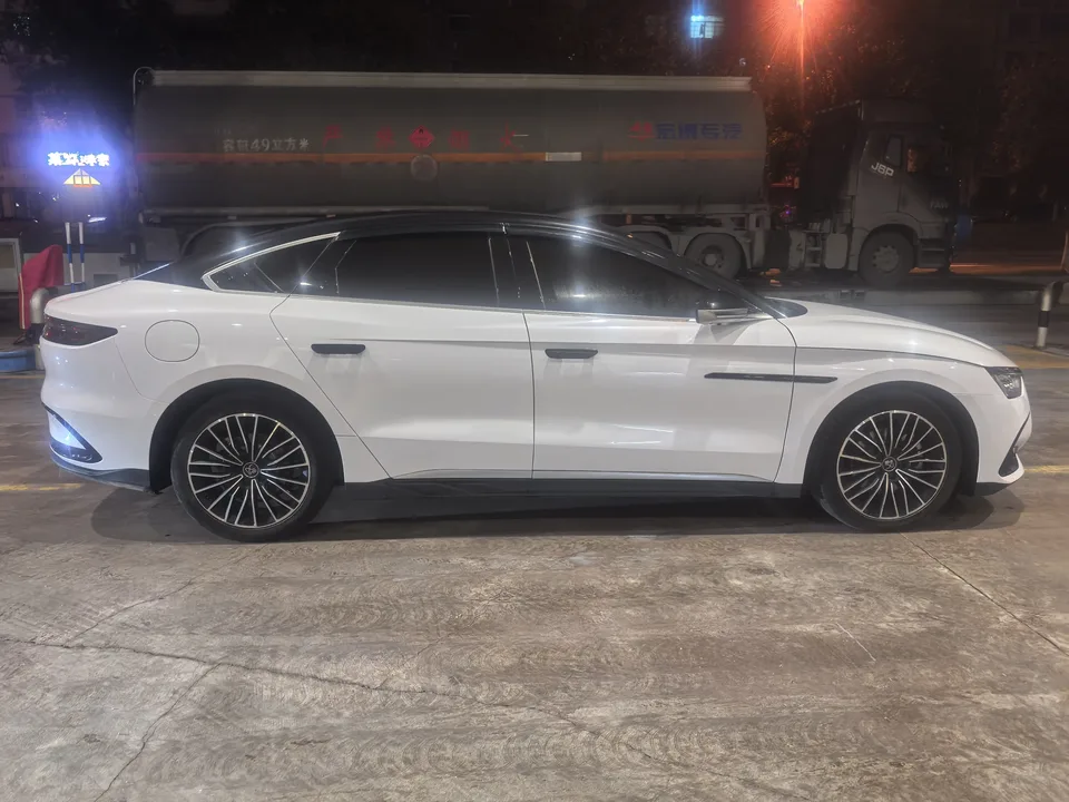 BYD Han DM DM-i Champion Edition 121KM Premium Edition 2023 — миниатюра 2