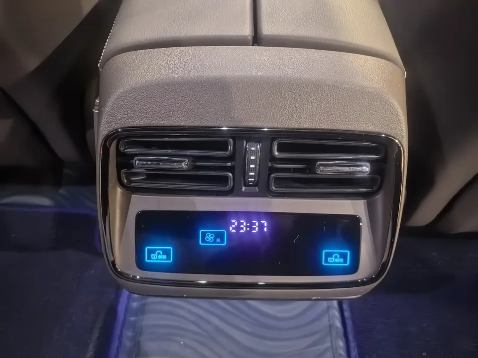 BYD Han DM DM-i Champion Edition 121KM Premium Edition 2023 — миниатюра 5