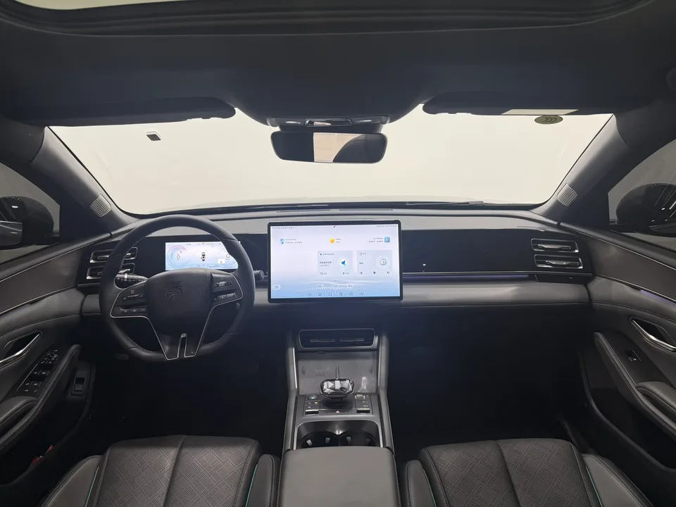 BYD Qin L DM DM-i 120KM Excellence Edition 2024 — миниатюра 3