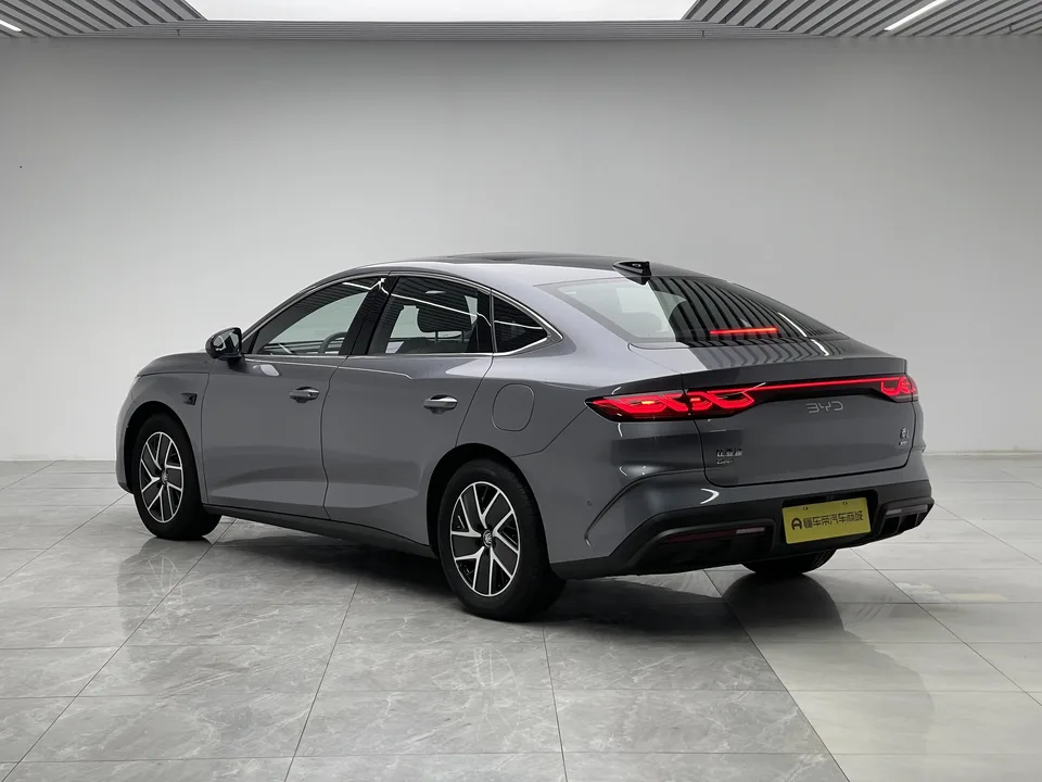 BYD Qin L DM Intelligent Driving Edition DM-i 120KM Beyond Edition 2025 — миниатюра 2