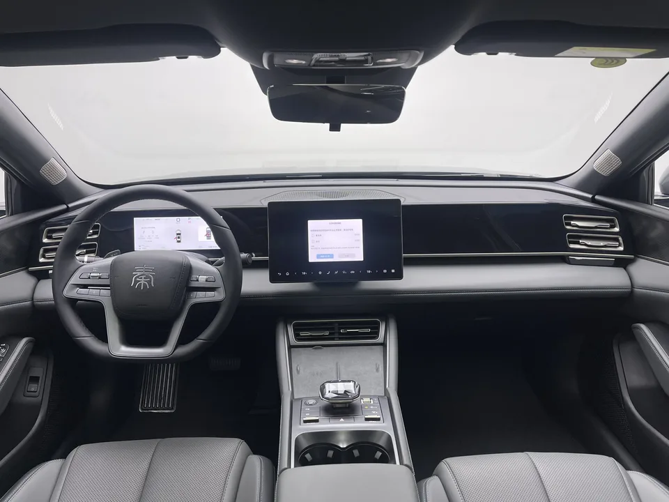 BYD Qin L DM Intelligent Driving Edition DM-i 120KM Beyond Edition 2025 — миниатюра 4
