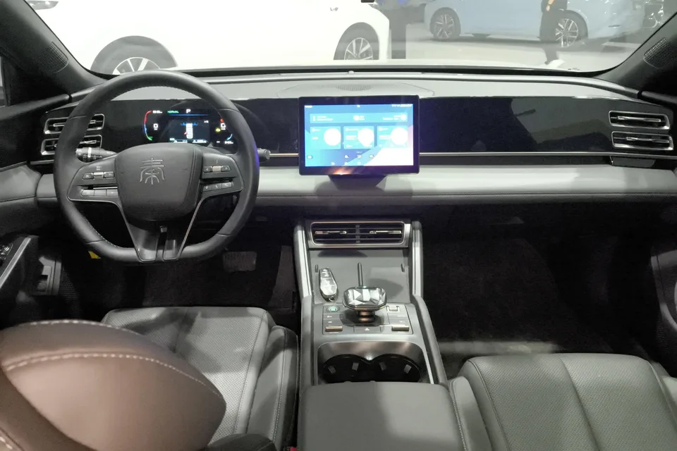 BYD Qin L DM Qin L DM 2024 DM-i 80KM Leading Model 2025 — thumbnail 5