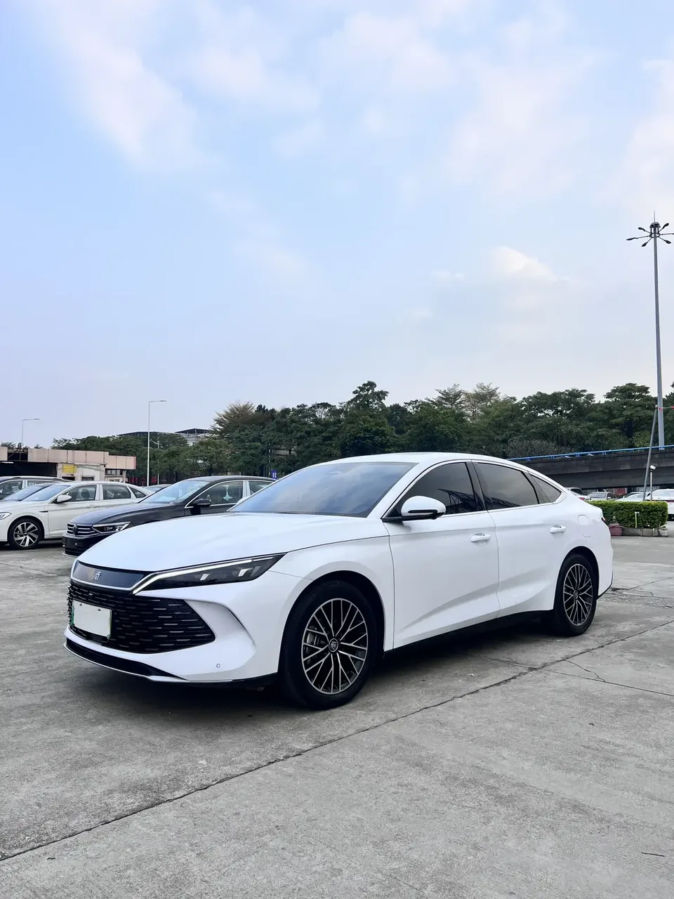 BYD Qin L DM 2024