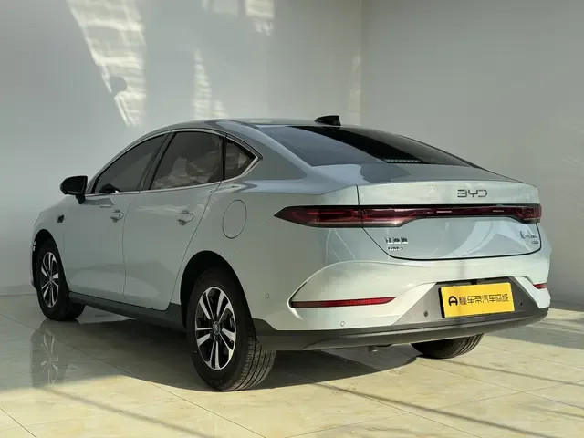 BYD Qin PLUS DM Intelligent Driving Edition DM-i 120KM Beyond Edition 2025 — миниатюра 2