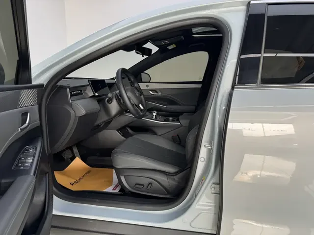 BYD Qin PLUS DM Intelligent Driving Edition DM-i 120KM Beyond Edition 2025 — миниатюра 5