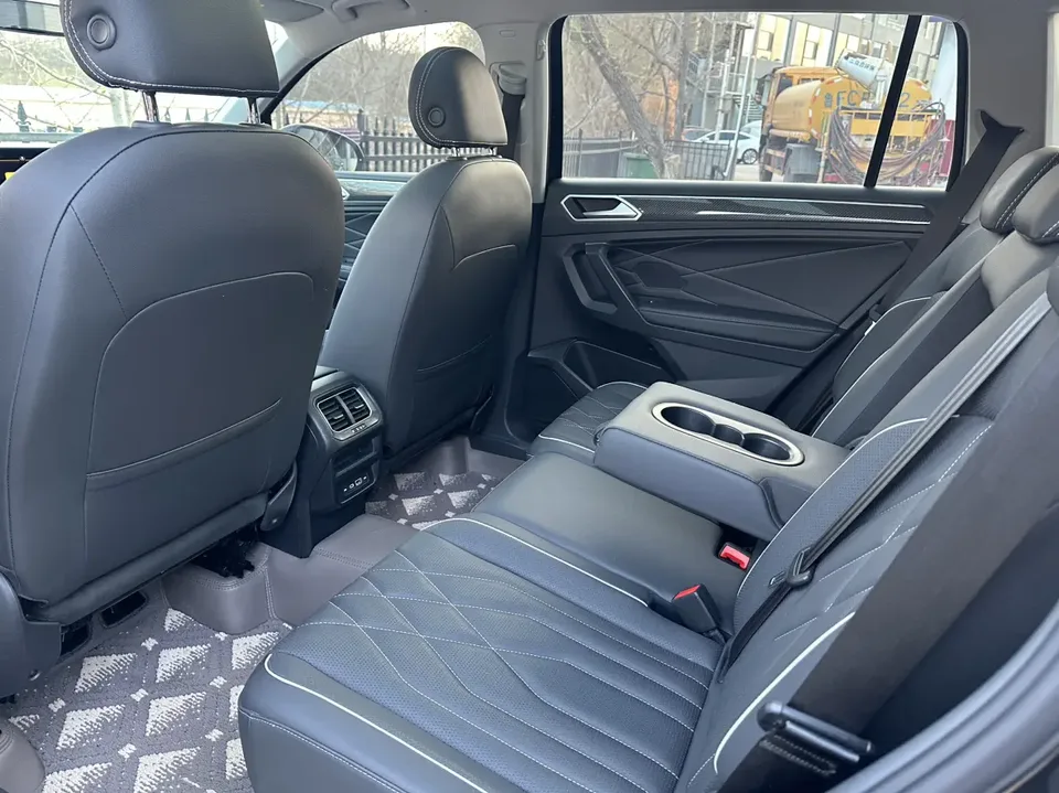 Volkswagen Tiguan L Tiguan L 2022 330TSI Automatic 2WD R-Line Flagship Edition 2022 — миниатюра 4